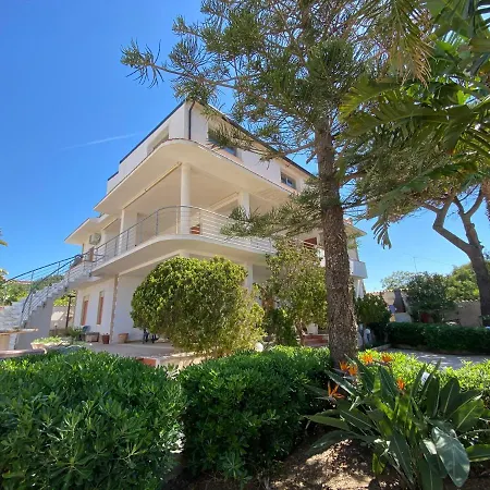 Dom wakacyjny 200m From The Sea - Large Private Patio With Bbq Triscina