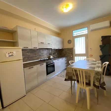 200m From The Sea - Large Private Patio With Bbq Dom wakacyjny *